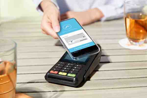 Mobil bezahlen: Was Sie über NFC-Bezahlkarten und Apps wissen sollten