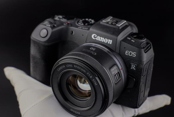Wie wäre es mit Canon RF50mm F1.8? Lohnt es sich zu kaufen?
